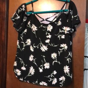 Kaileigh Sz Large Black Floral Bare Shoulder Shirt